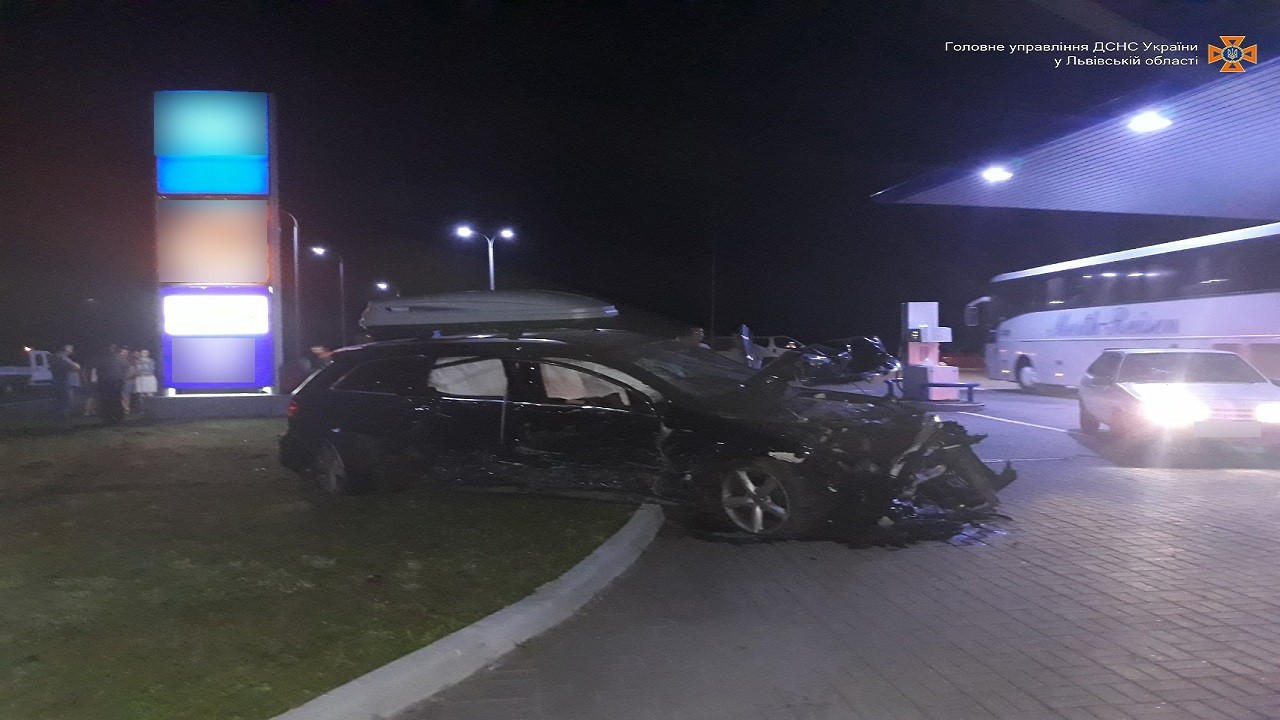 На Сколівщині зіткнулося чотири автівки: двох жінок не вдалося врятувати