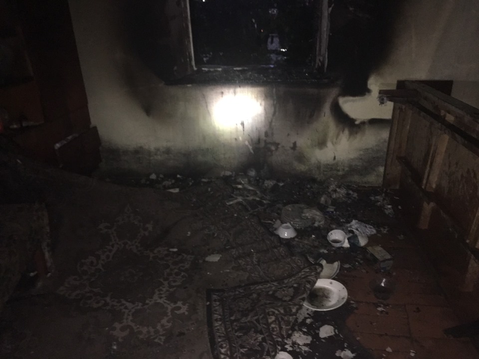 Жовківські вогнеборці із палаючого будинку врятували його господиню