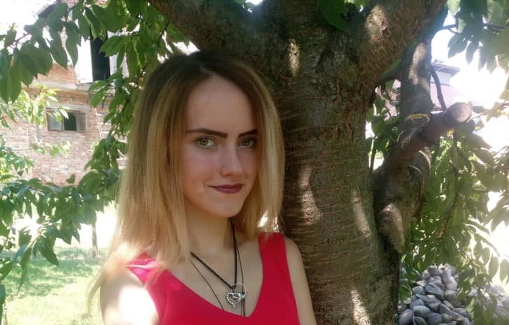 Вийшла випустити собаку і зникла: на Яворівщині розшукують дівчину