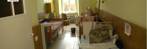 Через негоду затопило палати Львівської обласної клінічної лікарні