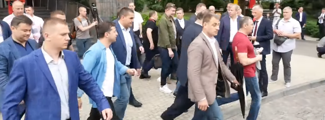 Зеленського у Трускавці зустріли містяни (відео)