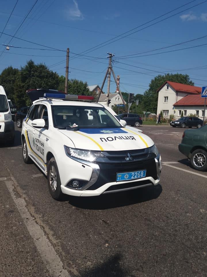 Поліцейська автівка наїхала на двох львів’янок