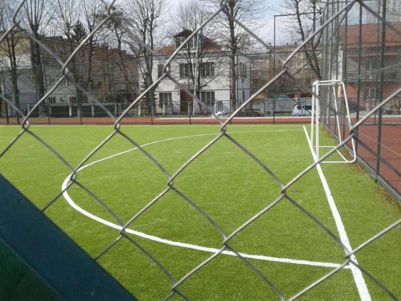 «Туди ходять пиячити і дебоширити»: львівські активісти просять облаштувати спортивний майданчик