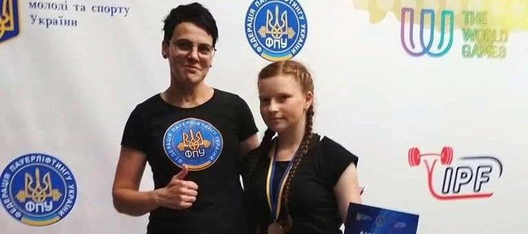 Багатодітну маму звільняють з роботи, бо на виборах підтримала Васильченко, а не Дубневича