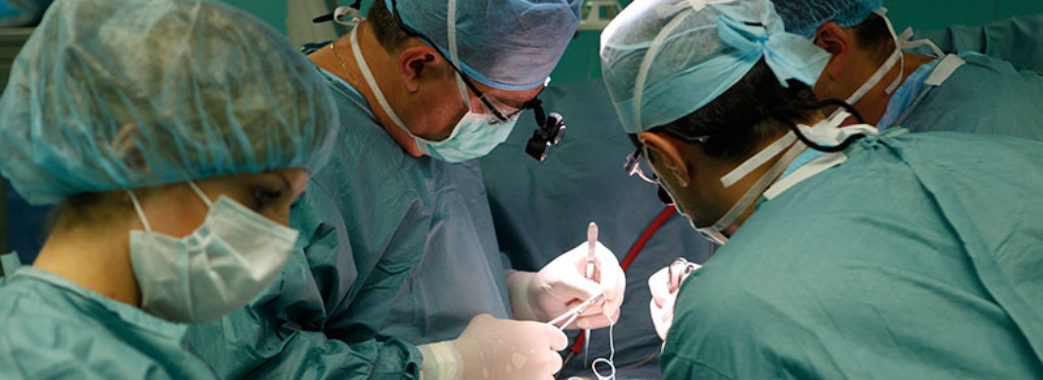 Львівські хірурги видалили одноденному немовляті гігантську пухлину