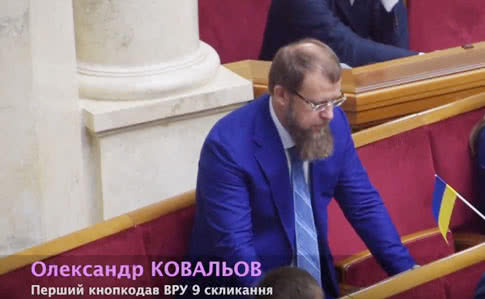 Перший нардеп-кнопкодав нової Ради погрожував журналістам – «Чесно» (ВІДЕО)