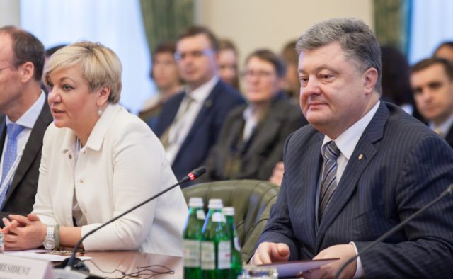 Порошенко пообіцяв 3 мільйони гривень за інформацію про «замах» на Гонтарєву