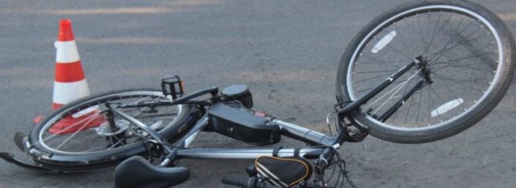 “Не доїхав пару метрів додому”: у ДТП на Городоччині загинув велосипедист