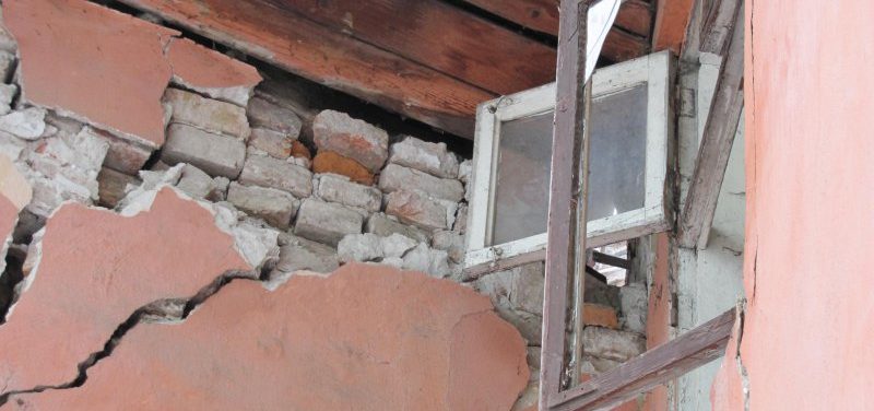 Всі 15 житлових будинків, які перевірили у Бориславі, потребують ремонтних робіт