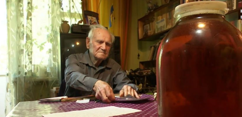 У Стебнику шахрай, продаючи мед, обкрадає пенсіонерів