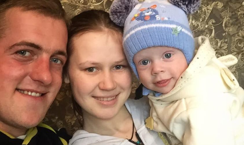 Молоді батьки з Яворівщини просять допомогти врятувати їхній дитині ногу