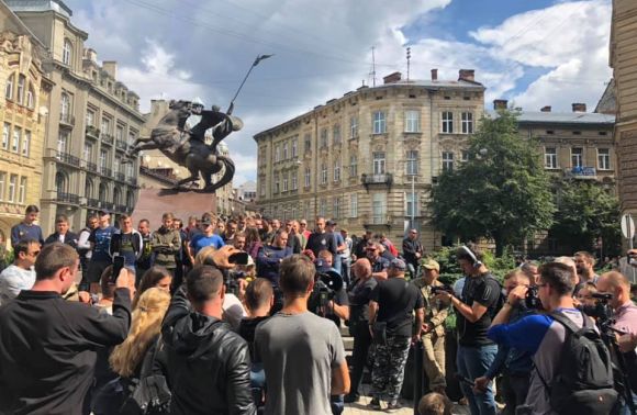 Львів’яни виступили проти нового начальника обласної поліції