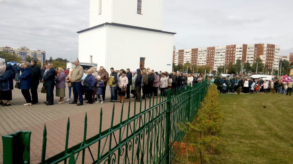 У Львові кілька тисяч людей прийшли помолитися до чудотворної ікони Божої Матері