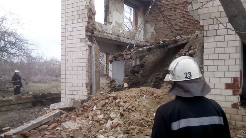 На Львівщині на 20-річного хлопця обвалилася стіна