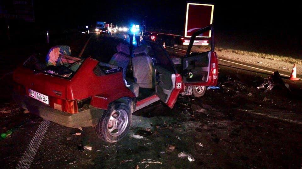 «Дев’ятка» залишилась без даху: на Миколаївщині смертельна аварія