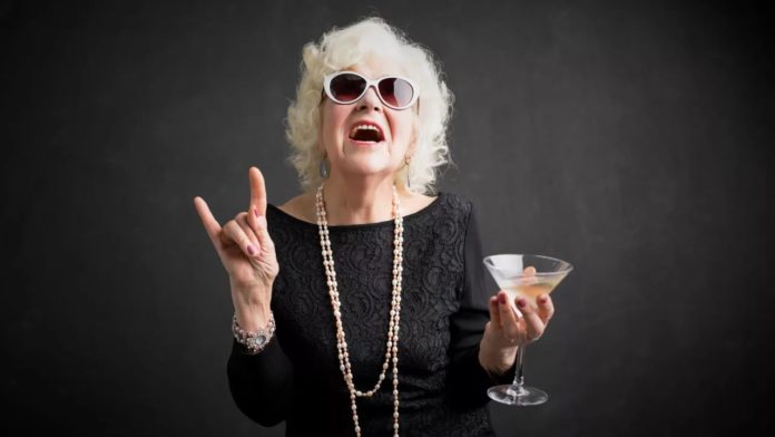 Жінки йтимуть на пенсію у 55: президент вніс поправки до закону