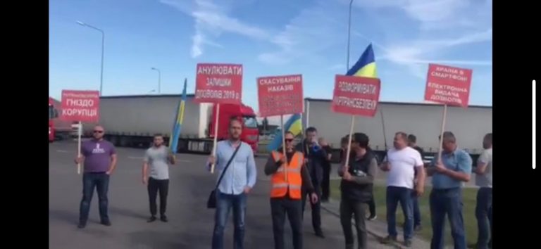 На кордонах з Польщею страйкують далекобійники