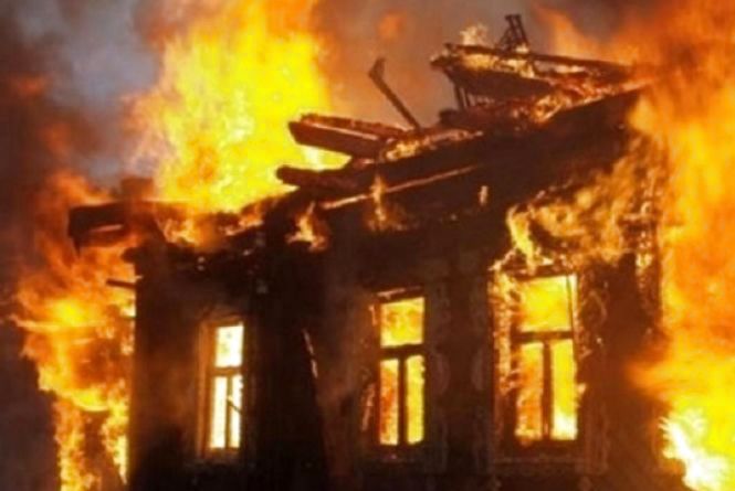 За добу у пожежах у власних будинках загинуло двоє людей