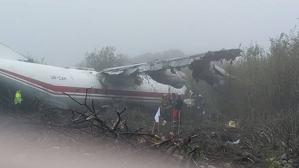 Поблизу Львова здійснив аварійну посадку літак АН-12
