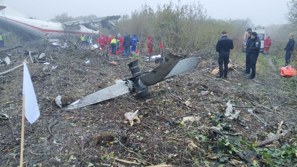 Закінчилося пальне: подробиці аварійної посадки літака АН-12, під час якої загинули люди