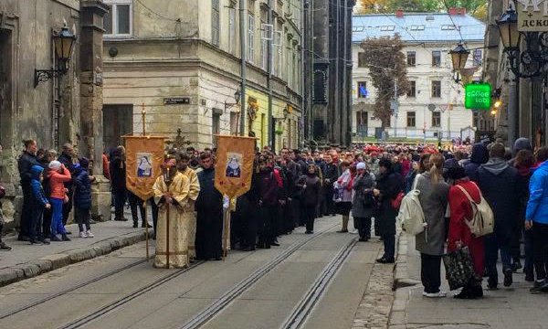 Тисячі львів’ян сьогодні ішли молитовною ходою