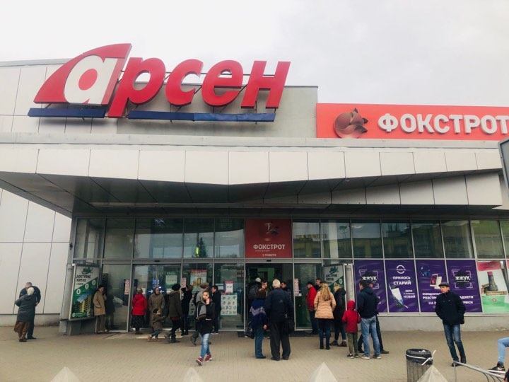 «При такій евакуації трагедії було б не уникнути»: у львівському супермаркеті шукали вибухівку