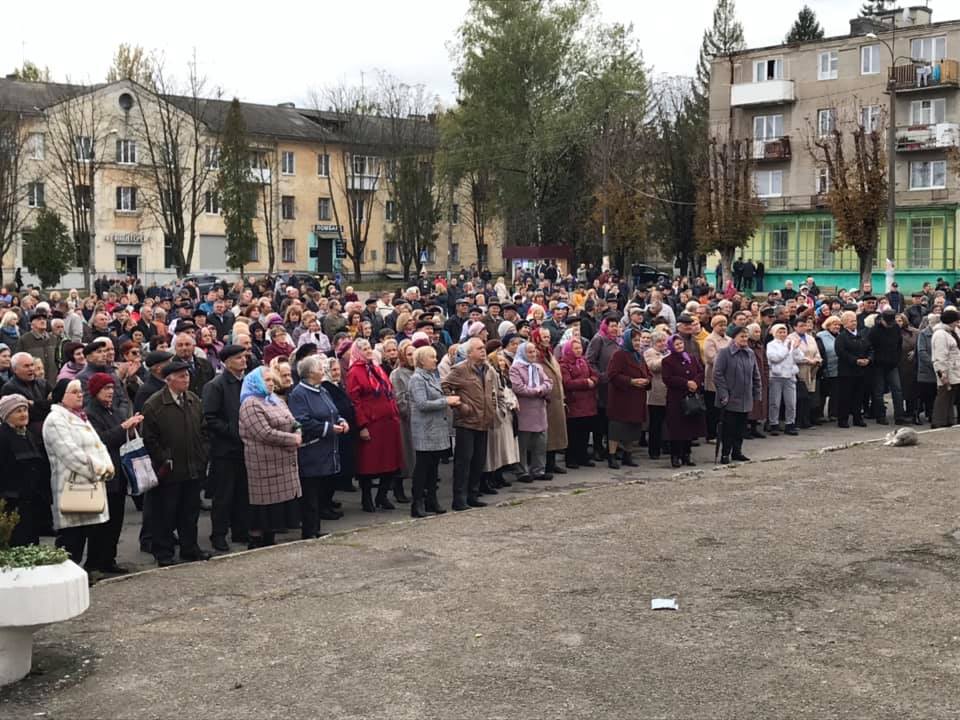 «Два пани б’ються, а люди страждають»: мешканці Нового Роздолу та Новояворівська знову залишаються без тепла