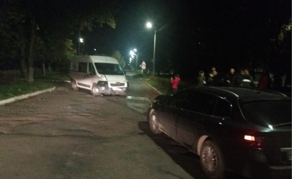 У Сокалі легковик зіткнувся з каретою швидкої допомоги