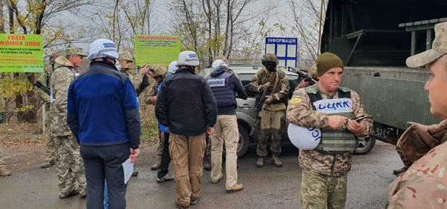 У Золотому почали розводити війська