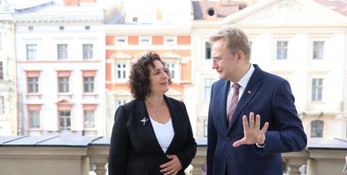 Львів співпрацюватиме з містами Великобританії у сфері освіти