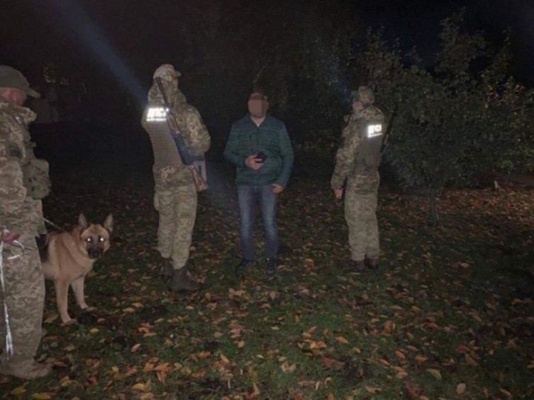 У Рава-Руській місцеві здали прикордонникам порушника-іноземця
