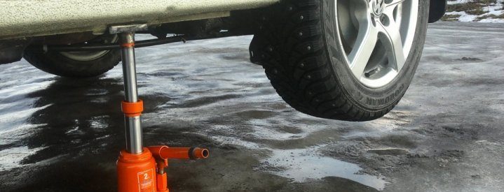 У Стрию чоловіка розчавив власний автомобіль