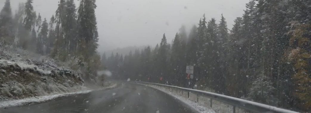 «Мокрий сніг налипає на лобове скло»: у гірських районах різко змінилася погода