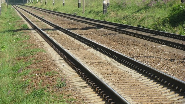 Мешканця Пустомитівщини витягнули з-під коліс електрички