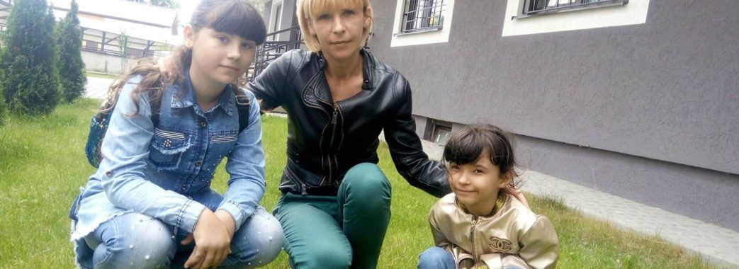 «Вдячна за кожну гривню»: мамі-одиначці із Городоччини помогли купити будинок