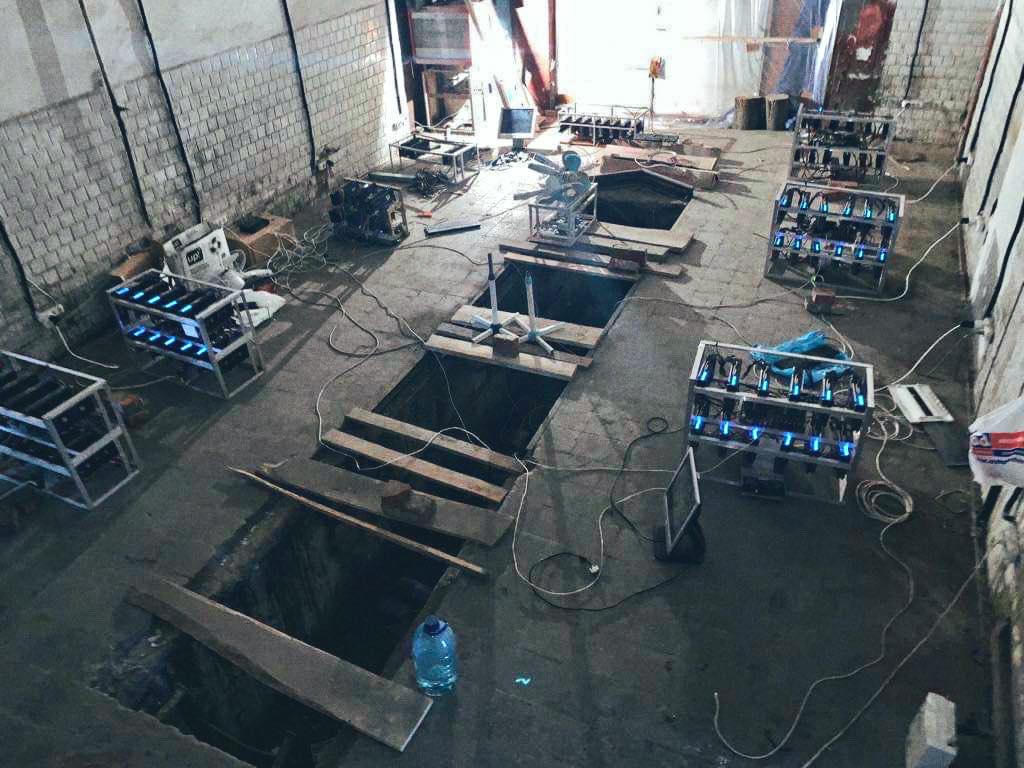 Посадовці Львівської залізниці на роботі облаштували ферму криптовалюти