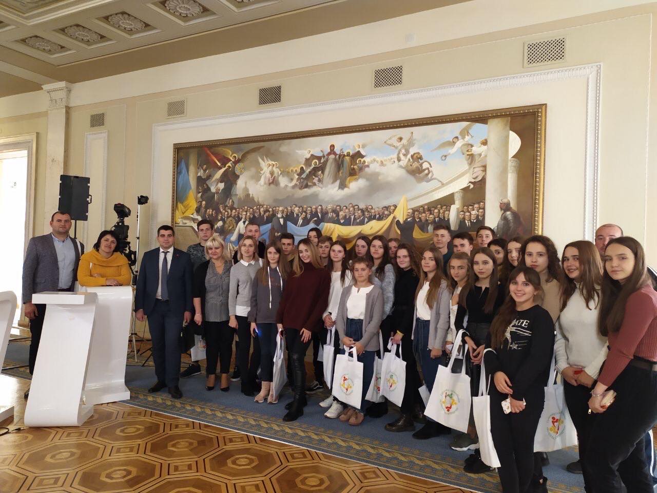 Молодь Яворівщини запрошують у Верховну Раду