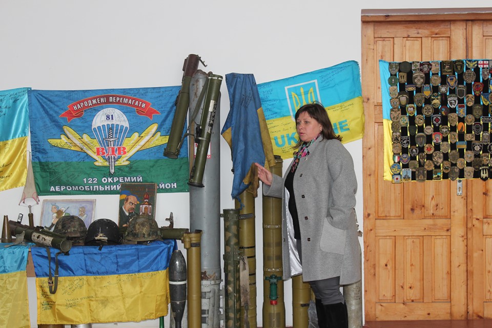 Каска, яка врятувала життя воїну: на Миколаївщині відкрили виставку АТО