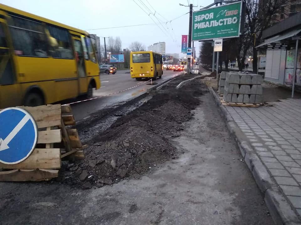 Водій львівського автобуса накинувся з кулаками на пасажира