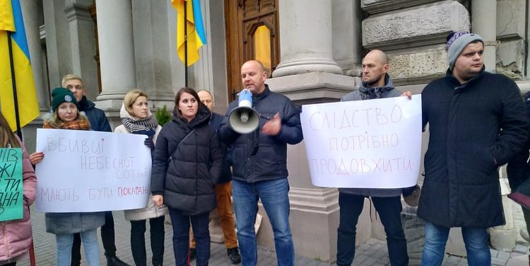 «15 хвилин солідарності»: у Львові розпочали безстрокову акцію на підтримку Закревської (Відео)