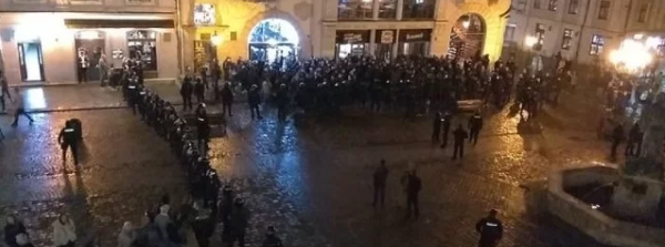 Вдруге у центрі Львова побились футбольні фанати (ВІДЕО)