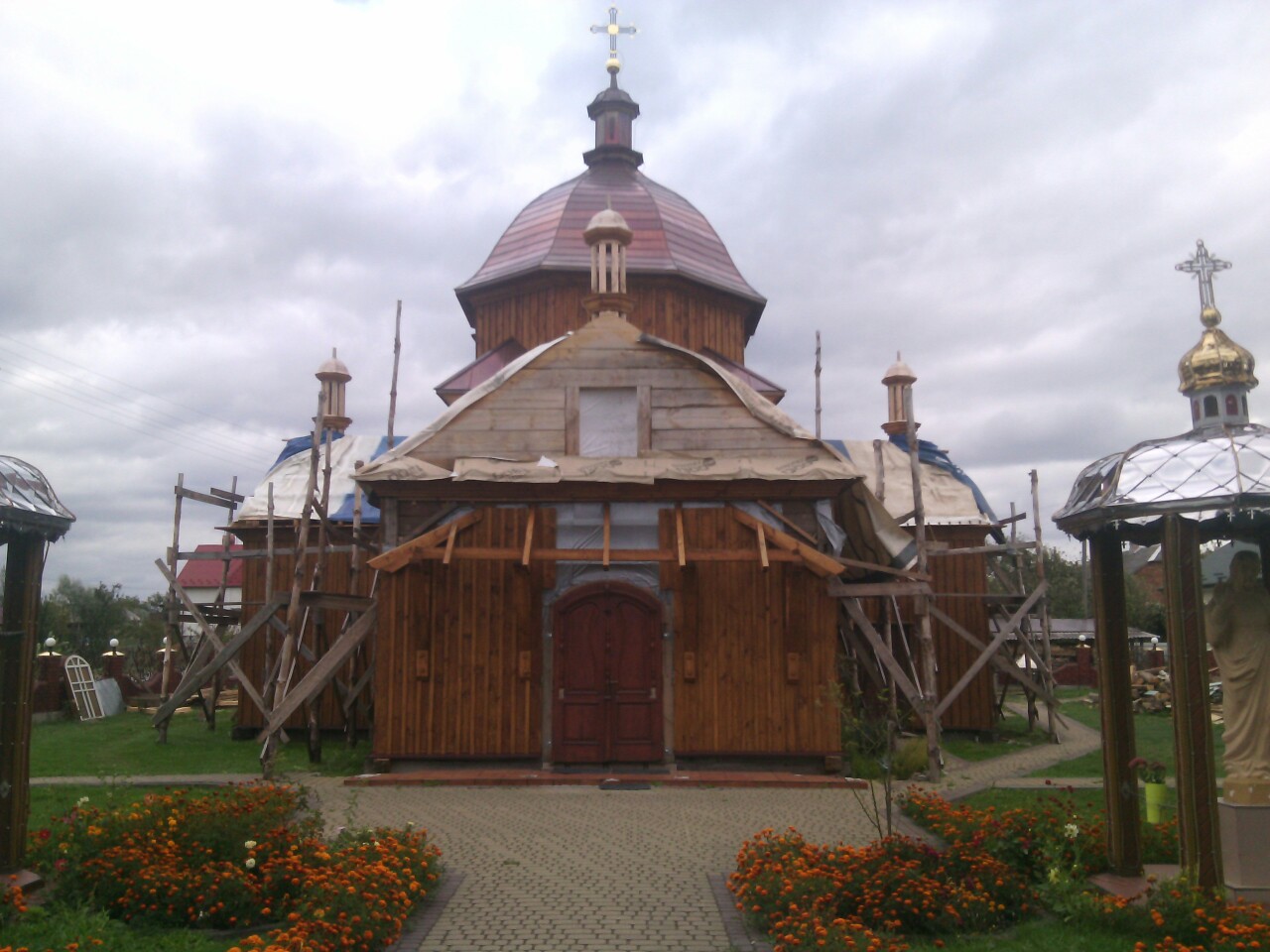 Два старовинні храми реставрують на Яворівщині