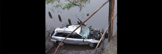 На Сокальщині легковий автомобіль злетів з мосту у річку