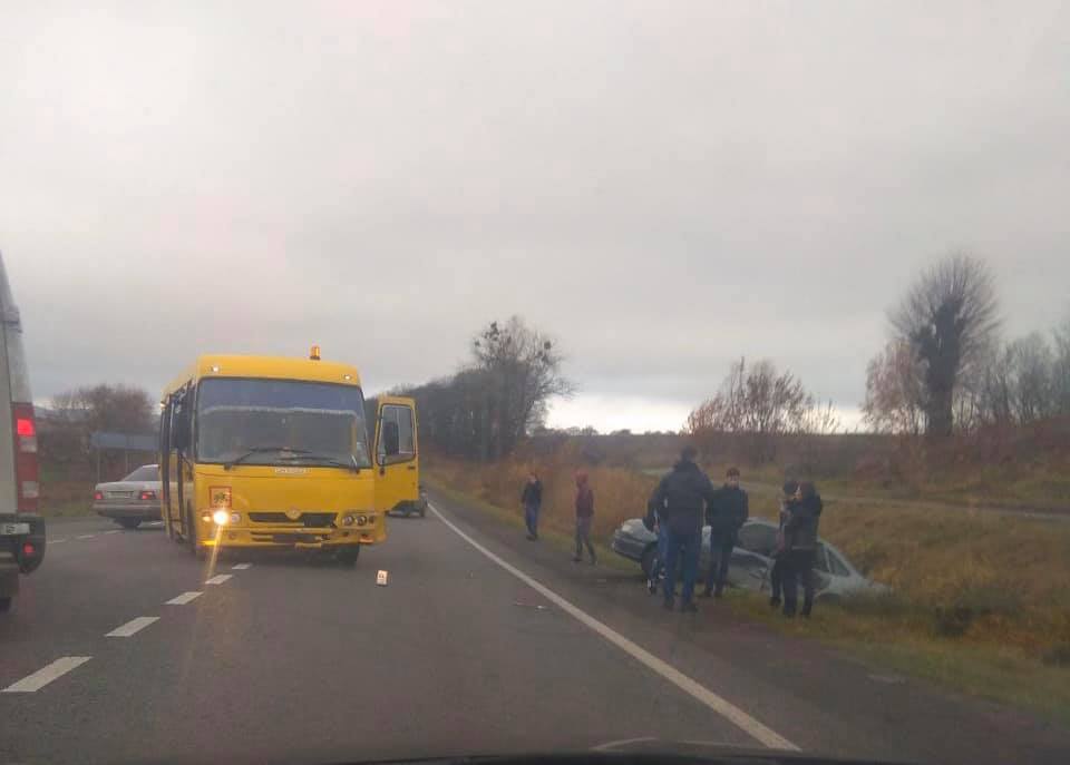 На Пустомитівщині шкільний автобус з 20 учнями потрапив у ДТП