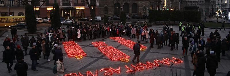 У Львові запалили сотні свічок, щоб вшанувати пам’ять жертв Голодоморів