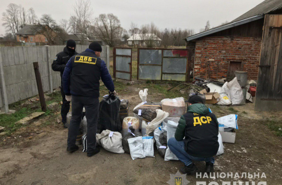 Троє мешканців Буського району у рідному селі організували наркобізнес