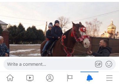 З півнями та конями: як відзначають першу коляду у селі на Самбірщині