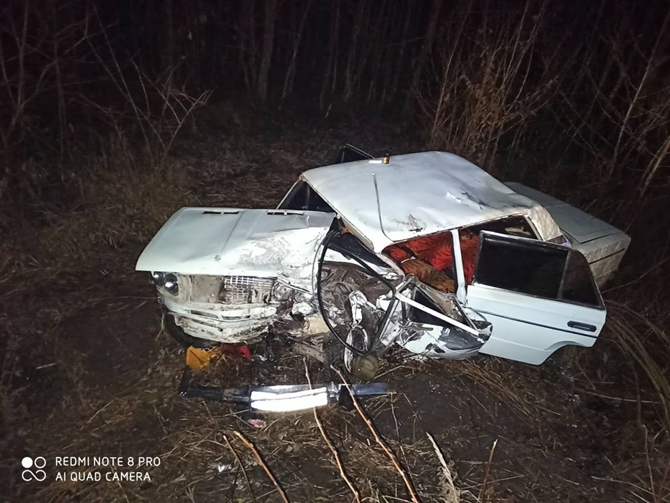 Машина розбилася вщент: у Радехівському районі на крутому повороті загинула жінка