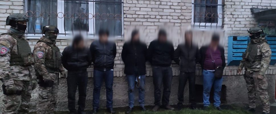 На Дрогобиччині шестеро чоловіків викрали з банку термінал