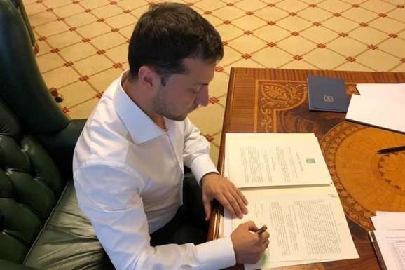 Зеленський підписав закон, вигідний роботодавцям-порушникам